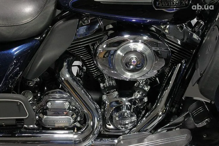 Harley-Davidson FLHTCU Image 6